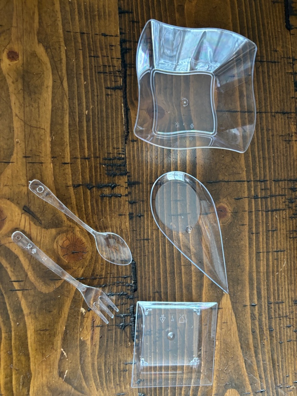 Plastic serving ware for deserts or hors d’oeuvres🎂🥂